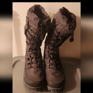 Baffin winter boots size 10